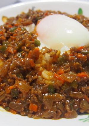 ルーで簡単！野菜がとろけるドライカレー♪ by 京たまご