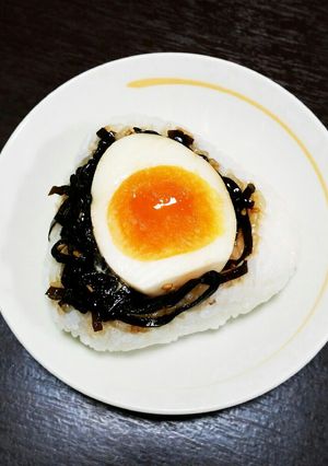 たまごと昆布佃煮☆よろこんぶおにぎり-レシピのメイン写真