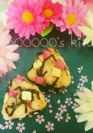 桜咲くよろこんぶチーズおにぎり-レシピのメイン写真