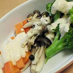 รูปของ 混ぜるだけ☆簡単タラマヨソースと温野菜