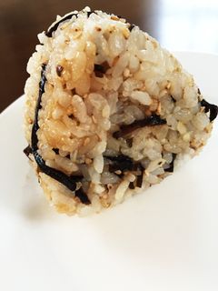 追いごま昆布おにぎり-レシピのメイン写真