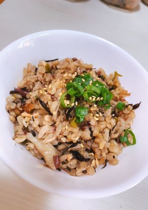 秋に！鮭とひじきと舞茸の炊き込みご飯-レシピのメイン写真