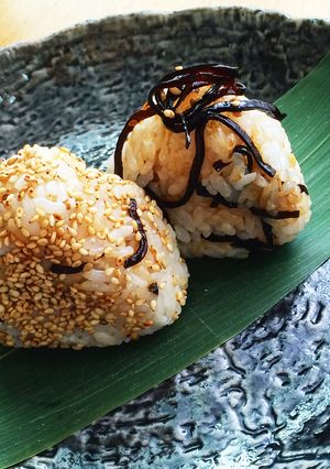 胡麻ゴマごま昆布おにぎり-レシピのメイン写真