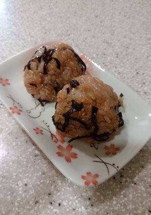 お赤飯のごま昆布おにぎり♪-レシピのメイン写真