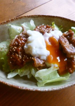 豚肉とレタスの温玉サラダ♪-レシピのメイン写真