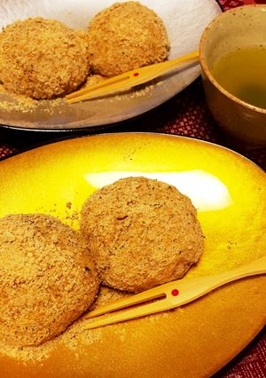 デカもっちり♪胡麻餡白玉団子、黄な粉がけ-レシピのメイン写真