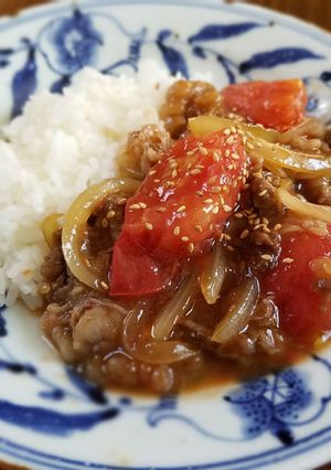 甘辛くて美味しい牛肉とトマトの炒め丼-レシピのメイン写真