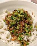 簡単かけ麺・バジルソースときゅうり・ハム