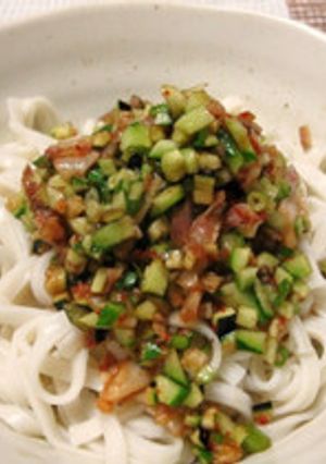 簡単かけ麺・バジルソースときゅうり・ハム-レシピのメイン写真