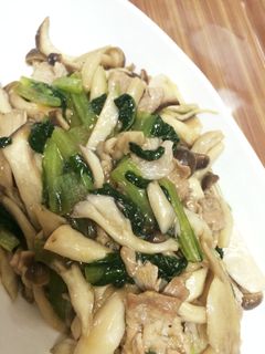 キノコと小松菜のバター炒め-レシピのメイン写真