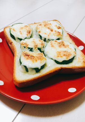 ズッキーニマヨパルメザンチーズトースト-レシピのメイン写真