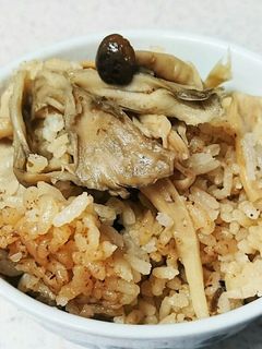 茅乃舎だしで簡単!キノコの炊き込みご飯-レシピのメイン写真