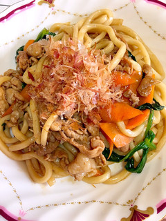 捨てるはずのセロリ葉っぱで絶品焼うどん-レシピのメイン写真