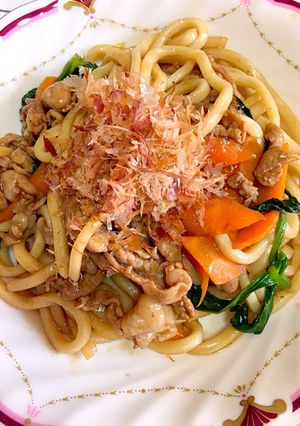 捨てるはずのセロリ葉っぱで絶品焼うどん-レシピのメイン写真