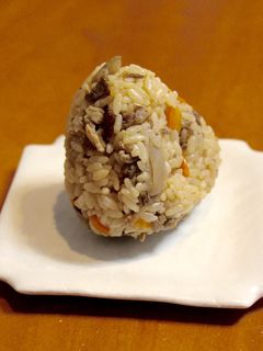 すき焼き風炊き込みご飯おにぎり-レシピのメイン写真