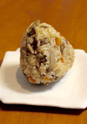すき焼き風炊き込みご飯おにぎり-レシピのメイン写真