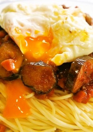 半熟卵が食欲そそる♪茄子とシメジのパスタ-レシピのメイン写真