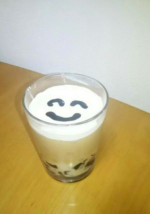 カフェオレにmarimクリーム添えて-レシピのメイン写真