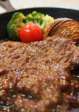 ハッセルバックステーキプルーン味噌ソース-レシピのメイン写真