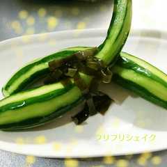 รูปของ 主役は昆布？きゅうりの一本漬け☆☆