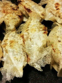 ホットプレートで餃子パーティー羽根パリ♪-レシピのメイン写真