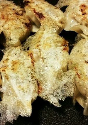 ホットプレートで餃子パーティー羽根パリ♪-レシピのメイン写真