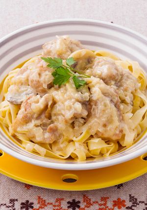 鶏肉のバター白ワイン煮込みエッグパスタ-レシピのメイン写真