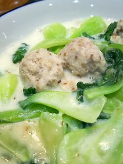 キヌア入り鶏団子とチンゲン菜のクリーム煮-レシピのメイン写真
