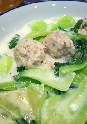 キヌア入り鶏団子とチンゲン菜のクリーム煮-レシピのメイン写真