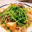 豆苗と豚肉の厚揚げ入り生姜炒め