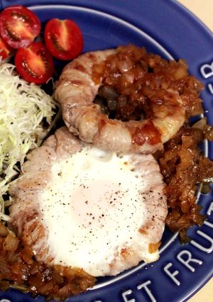 目玉焼きIN☆玉葱の豚バラ巻き-レシピのメイン写真