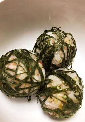 離乳食・コロンと手づかみ☆おにぎりボール-レシピのメイン写真