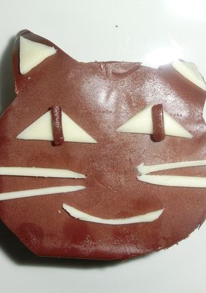 スライス生チョコとロールケーキの黒猫-レシピのメイン写真