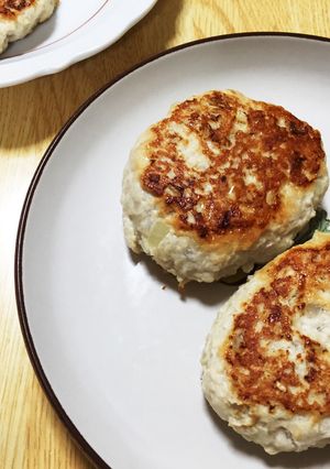 おろしポン酢で食べる蓮根入り鶏ハンバーグ-レシピのメイン写真