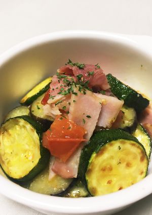 カフェメニュー♪ズッキーニのオリーブ炒め-レシピのメイン写真