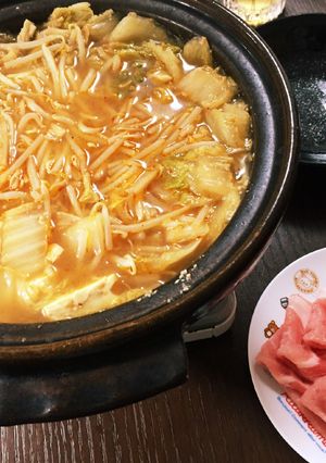 豚しゃぶでお肉やわらか♪辛くないキムチ鍋-レシピのメイン写真