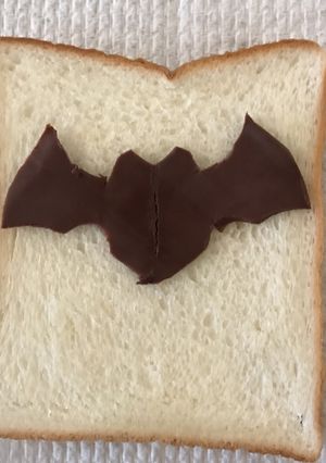 ハロウィンに！簡単コウモリデコパン！-レシピのメイン写真