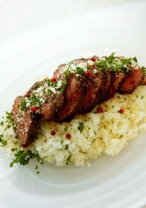 パルミジャーノ香るおしゃれなステーキ丼-レシピのメイン写真