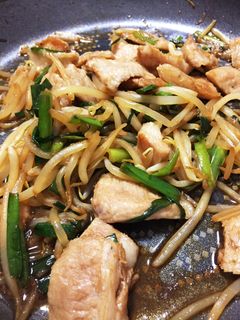 豚トロもやしとニラの醤油炒め-レシピのメイン写真