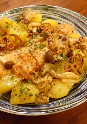 秋鮭ときのことじゃがのバター醤油炒め♡-レシピのメイン写真