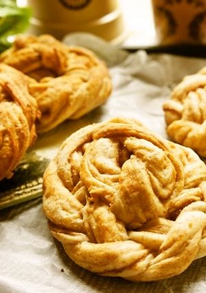 お花に見えるかな?あみあみクルクルパン-レシピのメイン写真