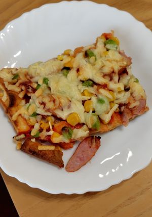 大量消費に！パンの耳で天板ピザ-レシピのメイン写真