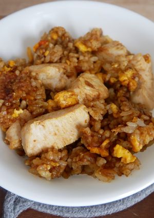 不器用鶏肉とカレー風味のチャーハン-レシピのメイン写真