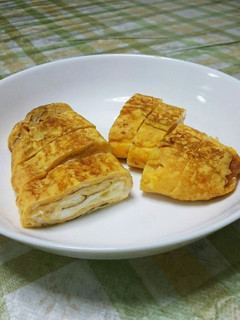 丸いフライパンで簡単!チーズ入り卵焼き♪-レシピのメイン写真