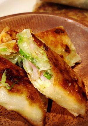 キャベツ・ベーコン・チーズで焼き春巻き-レシピのメイン写真