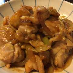 รูปของ 丼ものにしてもOK！☆鶏肉と玉葱の旨煮