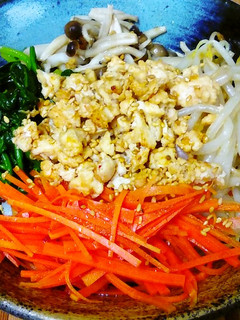 ドレッシングで野菜たっぷり簡単ナムル丼-レシピのメイン写真