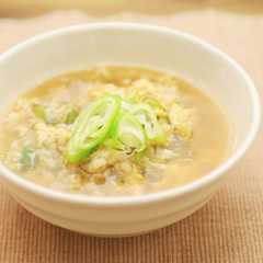 รูปของ 蒸しもち麦のたまごスープ