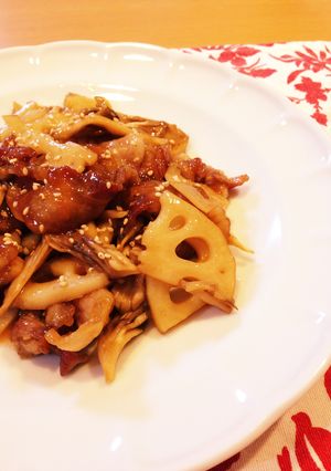 ご飯がススム♡豚肉と蓮根と舞茸の甘酢炒め-レシピのメイン写真