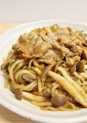 豚肉+醤油麹deもやしとシメジの炒め物-レシピのメイン写真